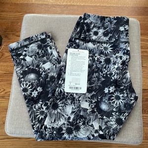 NWT Lululemon Wunder Under crop Fullux size 4